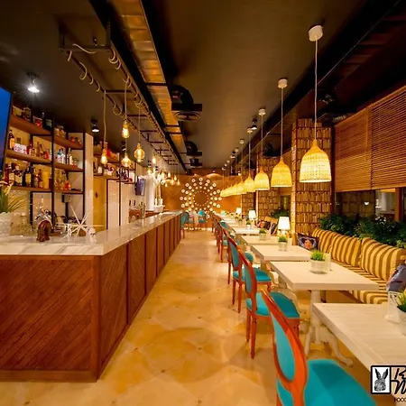Romance Marine Aparthotel מלון דירות