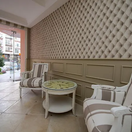 Romance Marine Aparthotel מלון דירות