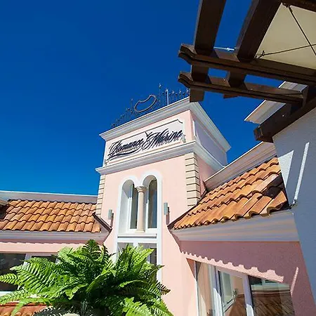Romance Marine Aparthotel סאני ביץ'