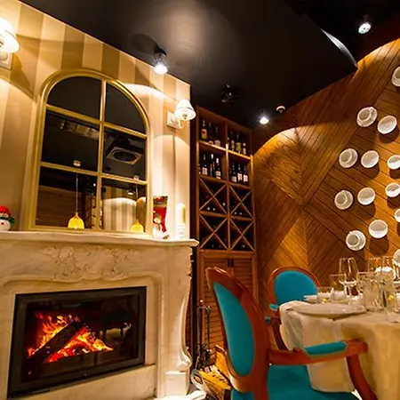 Romance Marine Aparthotel Ξενοδοχείο με διαμερίσματα 4*