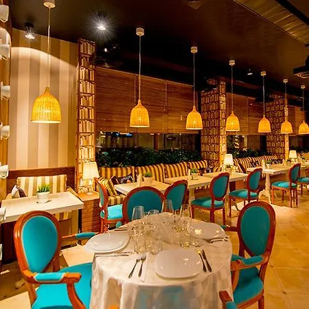 Romance Marine Aparthotel מלון דירות סאני ביץ'
