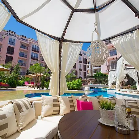 Romance Marine Aparthotel מלון דירות סאני ביץ'