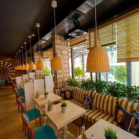 Romance Marine Aparthotel סאני ביץ'