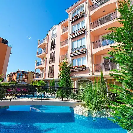 Romance Marine Aparthotel מלון דירות 4*