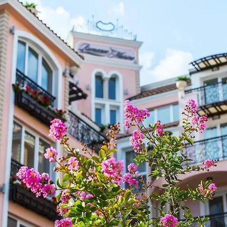 Romance Marine Aparthotel מלון דירות