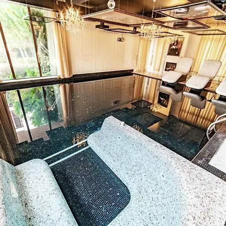 Romance Marine Aparthotel מלון דירות 4*