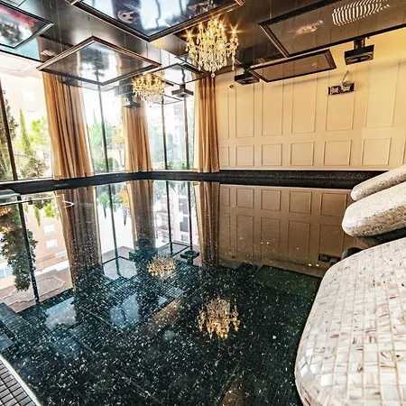Romance Marine Aparthotel מלון דירות