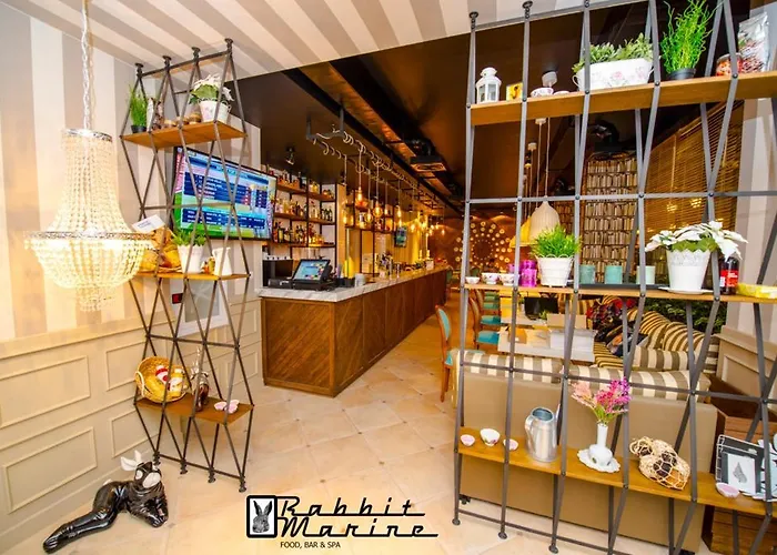 Romance Marine Aparthotel 公寓式酒店