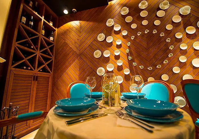 Romance Marine Aparthotel 公寓式酒店