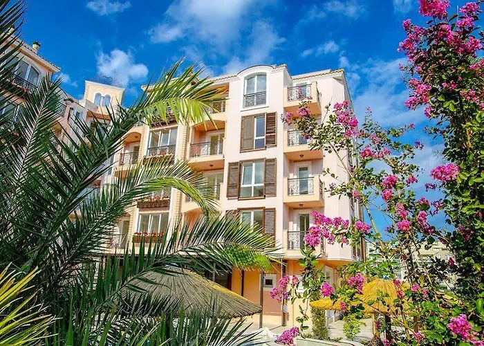 Romance Marine Aparthotel 公寓式酒店 阳光海滩