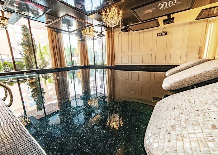 Romance Marine Aparthotel 公寓式酒店