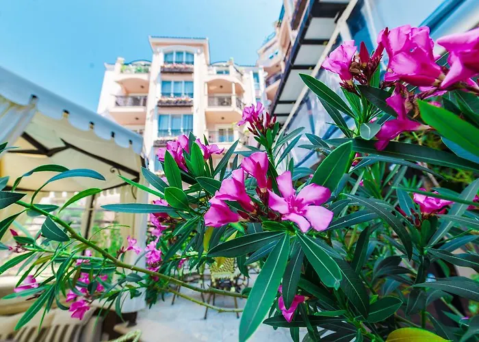 Romance Marine Aparthotel شقة فندقية ساني بيتش